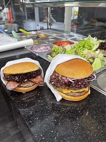 Royal Cheese-Burger bei REDA's Imbiss